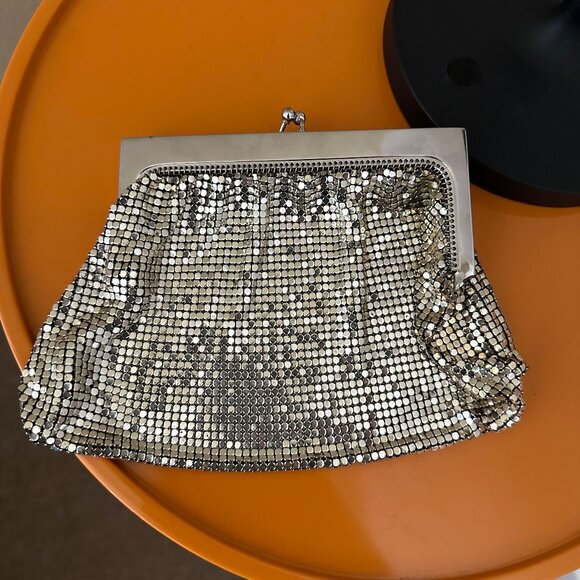 Vintage Whiting & Davis Mesh Clutch Purse silver Evening Bag Missing a tiny leaf - Picture 2 of 5